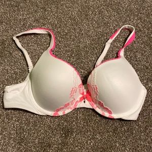 NWOT Victoria’s Secret bra lacie 34B